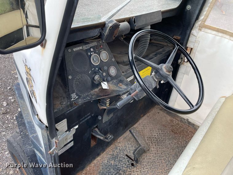 image for item NH9728 1989 Cushman  utility vehicle