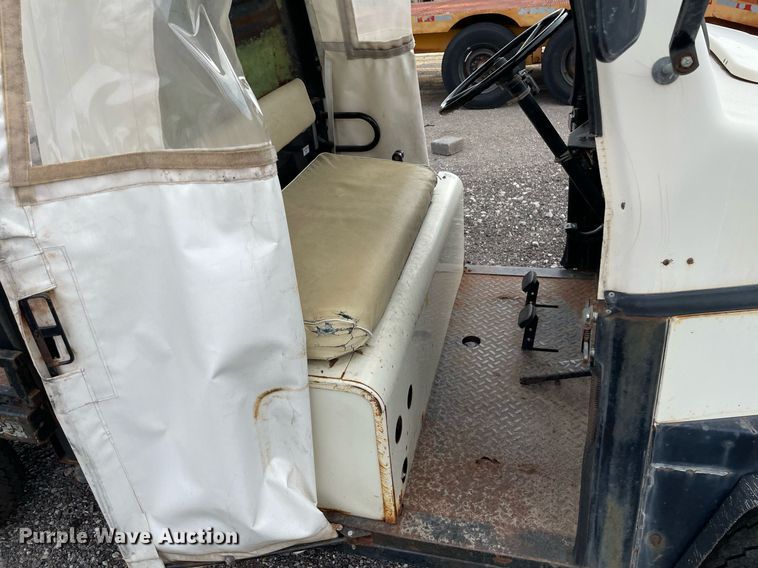 image for item NH9728 1989 Cushman  utility vehicle