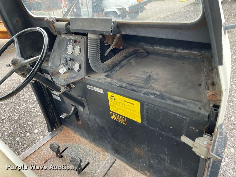 image for item NH9728 1989 Cushman  utility vehicle