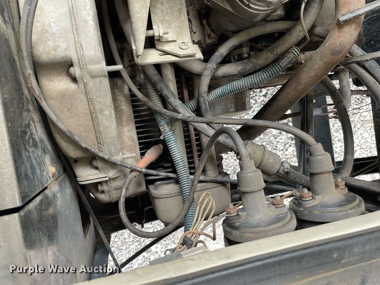 image for item NH9728 1989 Cushman  utility vehicle