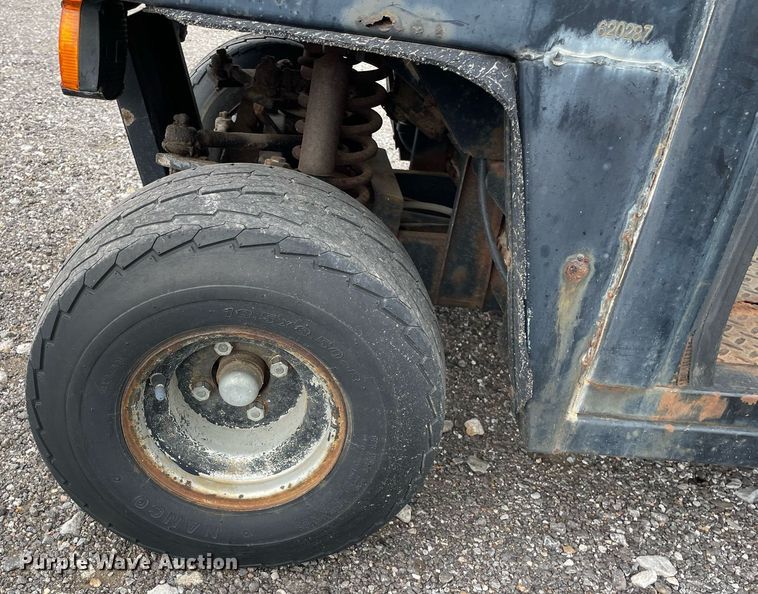 image for item NH9728 1989 Cushman  utility vehicle