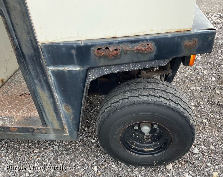 image for item NH9728 1989 Cushman  utility vehicle