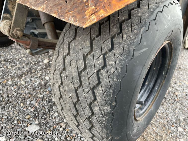 image for item NH9728 1989 Cushman  utility vehicle