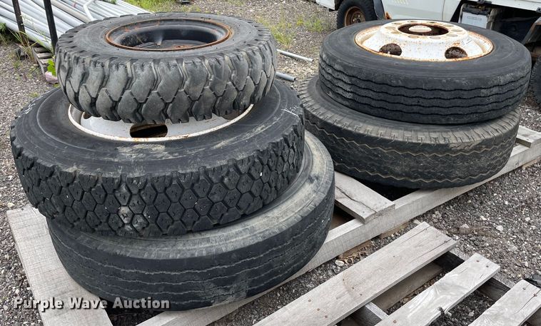 image for item NH9729 (5) tires and wheels