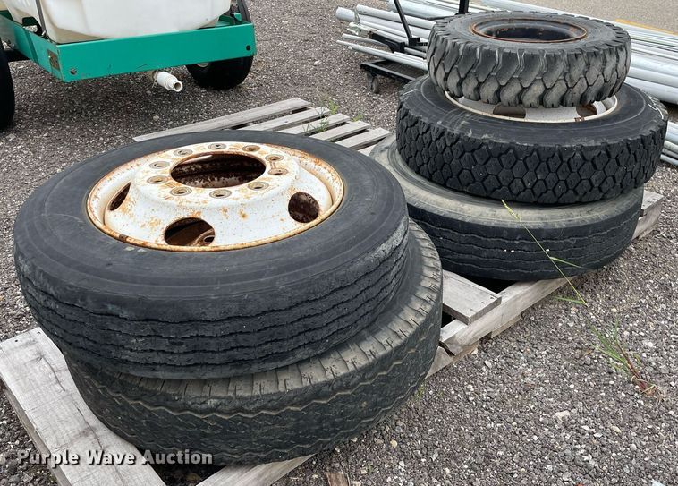 image for item NH9729 (5) tires and wheels