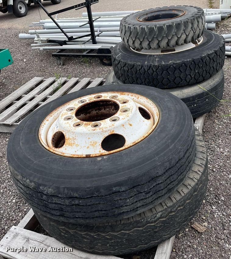 image for item NH9729 (5) tires and wheels