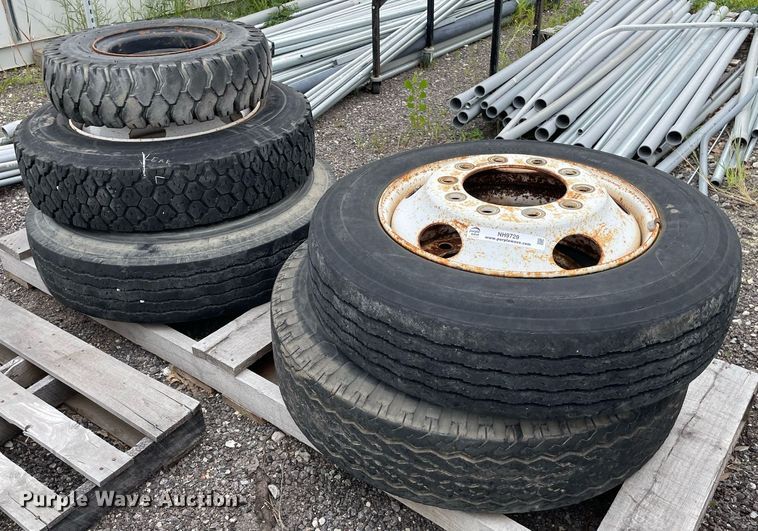 image for item NH9729 (5) tires and wheels