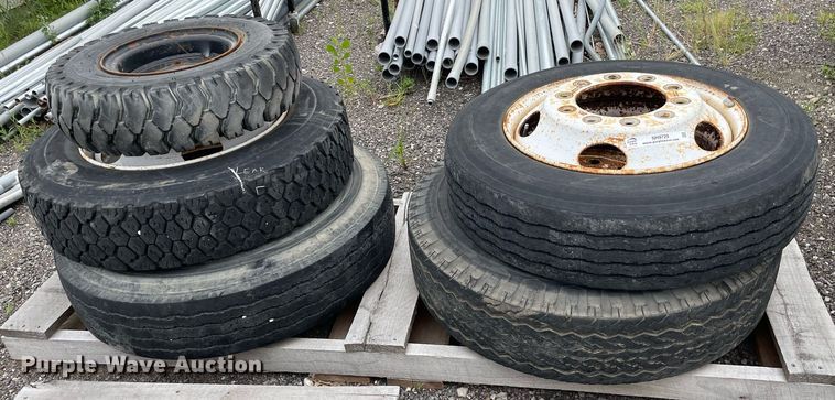 image for item NH9729 (5) tires and wheels