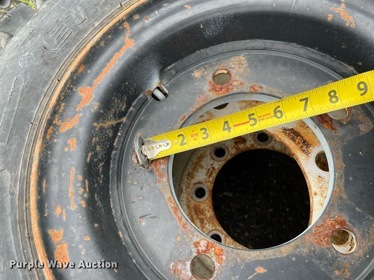 image for item NH9729 (5) tires and wheels