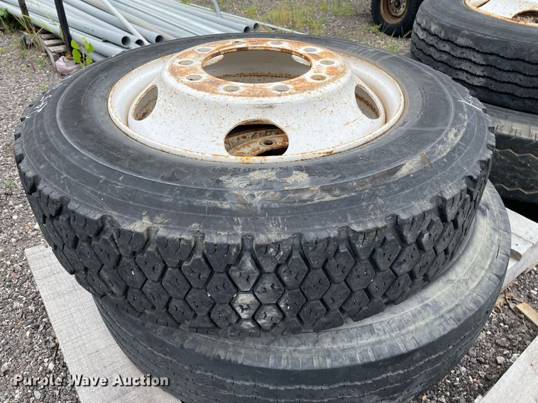 image for item NH9729 (5) tires and wheels