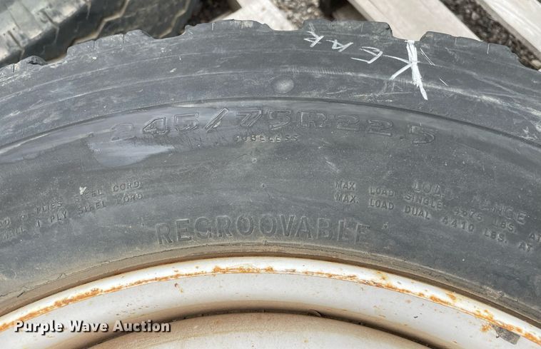 image for item NH9729 (5) tires and wheels