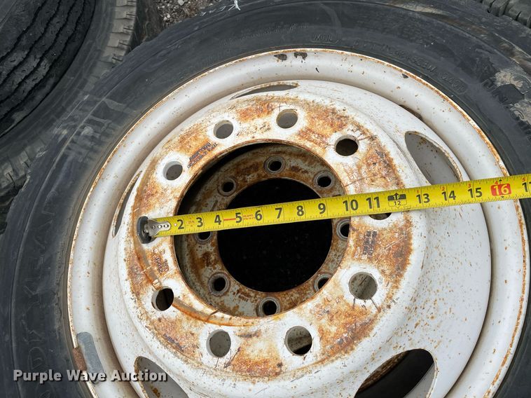 image for item NH9729 (5) tires and wheels