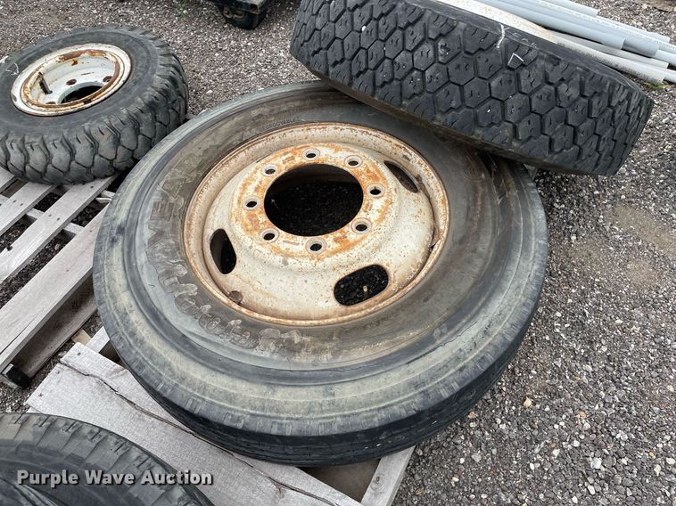 image for item NH9729 (5) tires and wheels