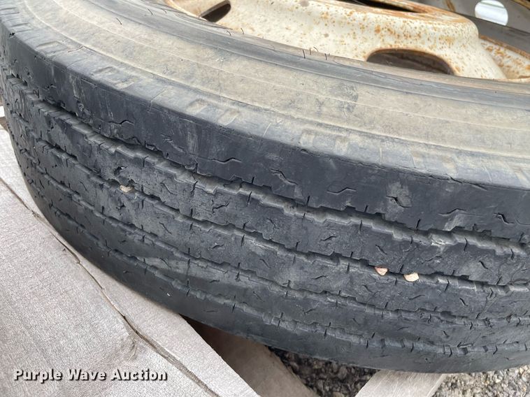 image for item NH9729 (5) tires and wheels