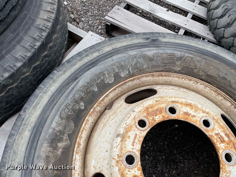 image for item NH9729 (5) tires and wheels