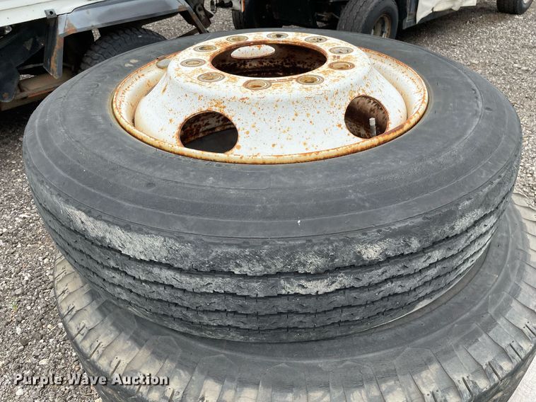 image for item NH9729 (5) tires and wheels