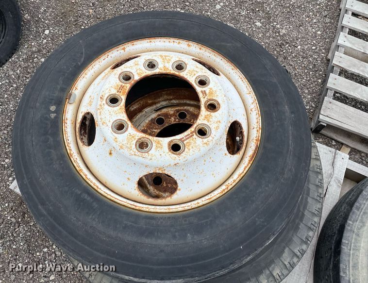 image for item NH9729 (5) tires and wheels