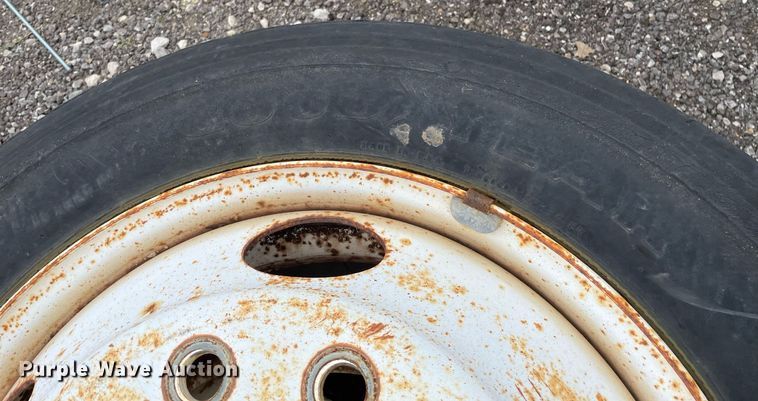 image for item NH9729 (5) tires and wheels