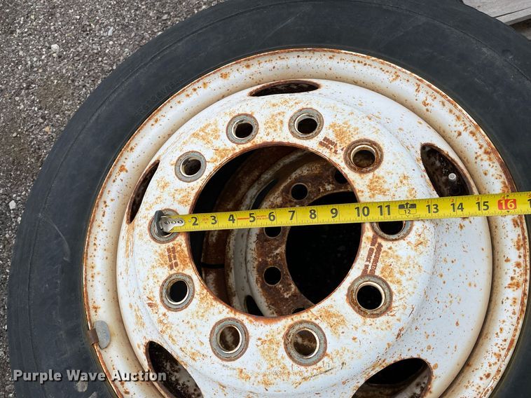 image for item NH9729 (5) tires and wheels
