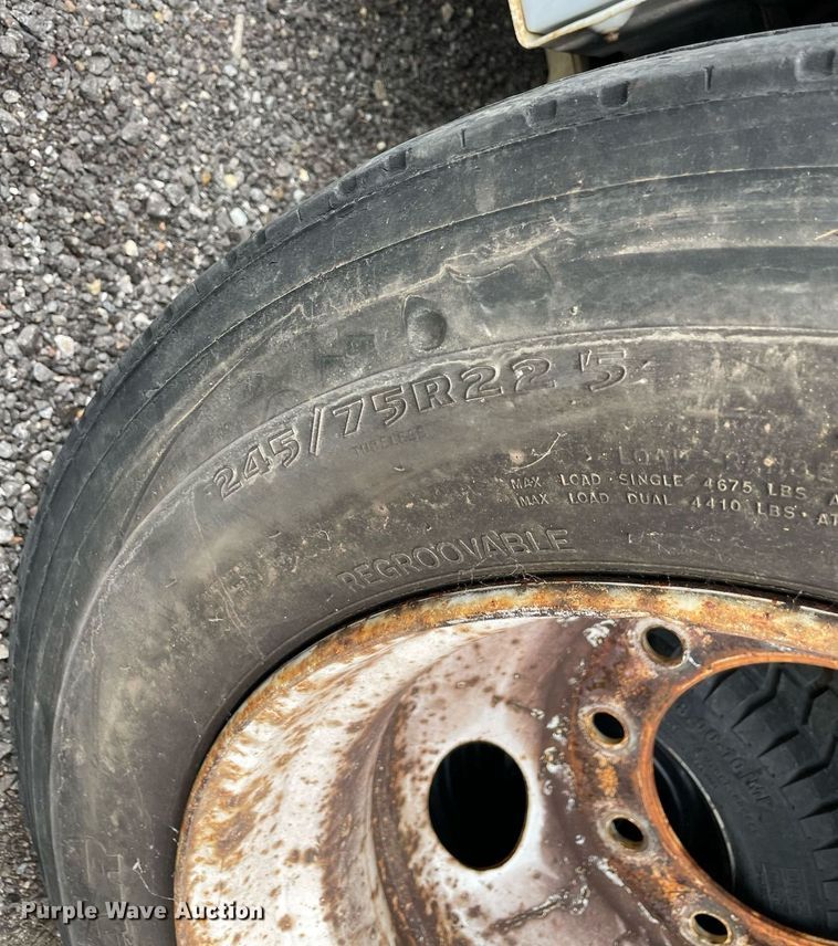 image for item NH9729 (5) tires and wheels