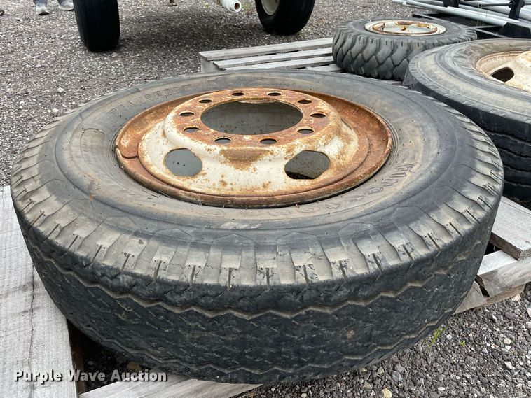 image for item NH9729 (5) tires and wheels