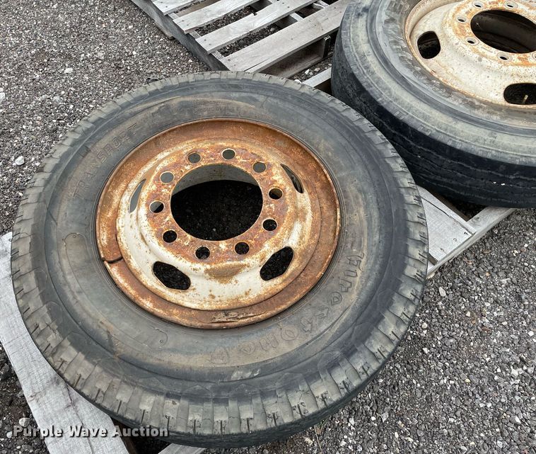 image for item NH9729 (5) tires and wheels