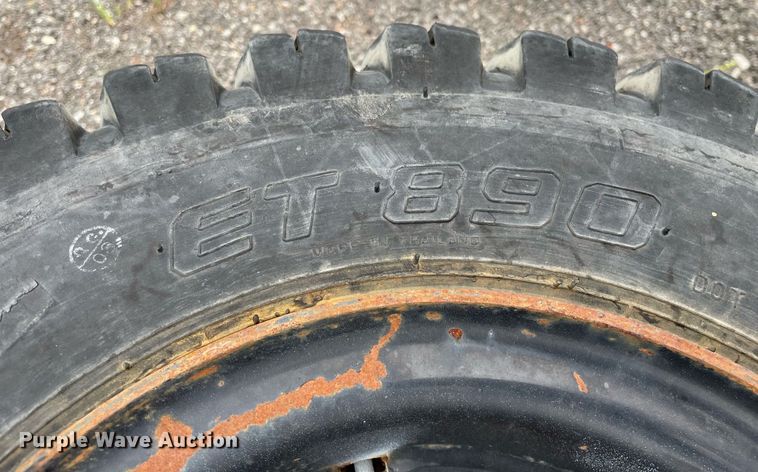 image for item NH9729 (5) tires and wheels