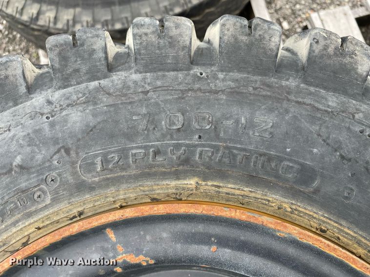 image for item NH9729 (5) tires and wheels