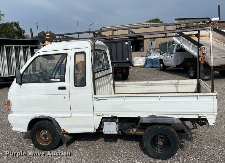 image for item NH9730 1992 Daihatsu S80LP-JTRK  mini truck