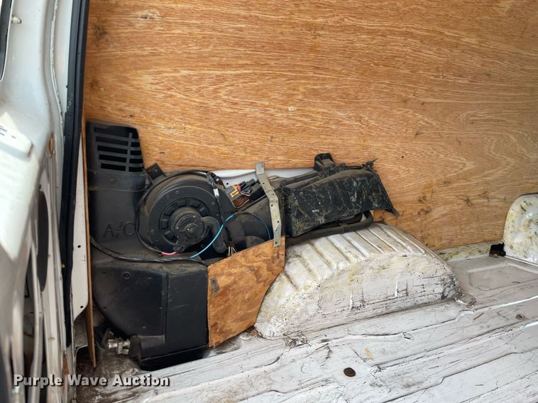 image for item NH9732 1996 Ford Econoline 150  van