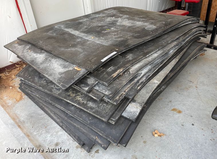 image for item NH9743 Approximately 27 pieces of weight room flooring
