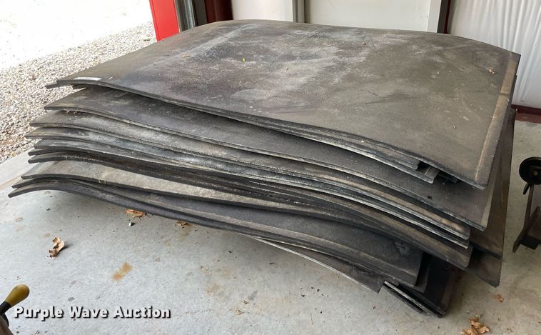 image for item NH9743 Approximately 27 pieces of weight room flooring