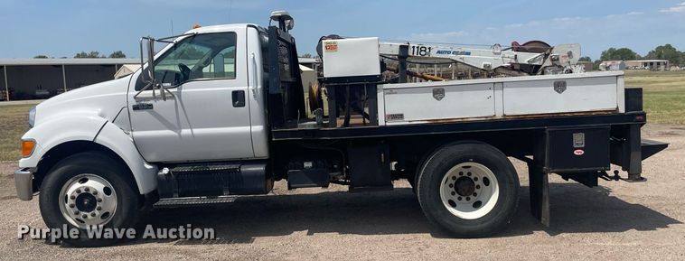 image for item NH9758 2008 Ford F650 Super Duty XL  flatbed truck