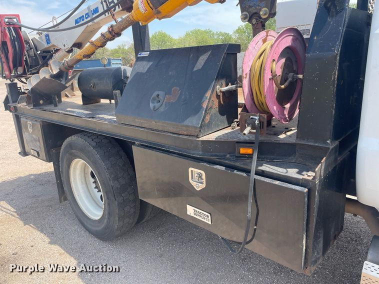 image for item NH9758 2008 Ford F650 Super Duty XL  flatbed truck