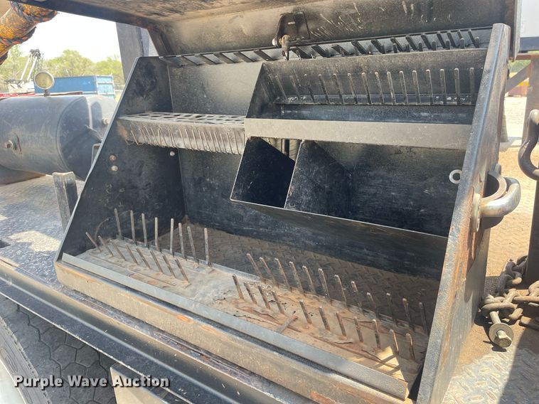 image for item NH9758 2008 Ford F650 Super Duty XL  flatbed truck