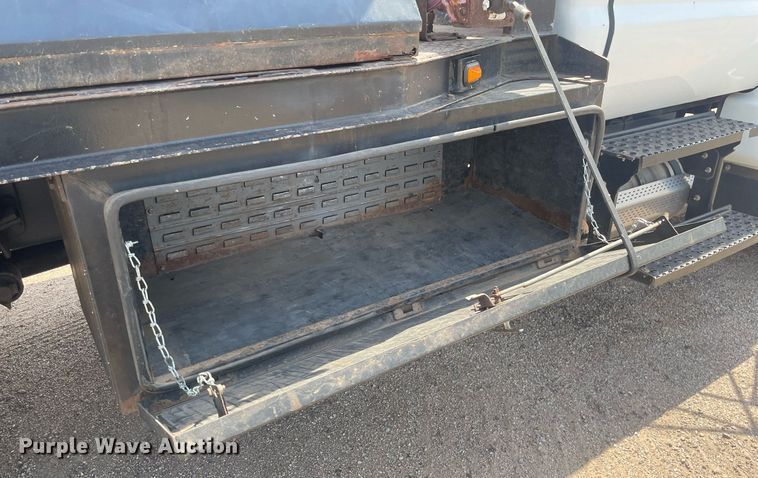 image for item NH9758 2008 Ford F650 Super Duty XL  flatbed truck