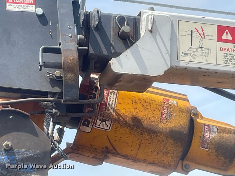 image for item NH9758 2008 Ford F650 Super Duty XL  flatbed truck