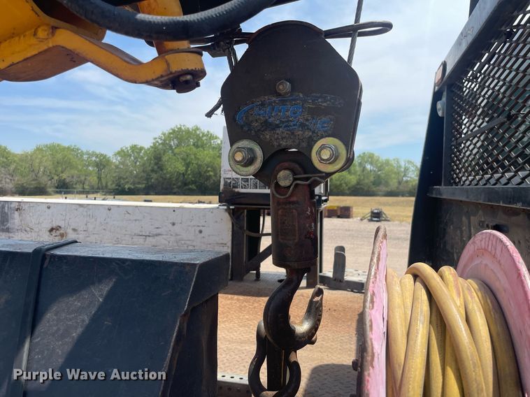 image for item NH9758 2008 Ford F650 Super Duty XL  flatbed truck