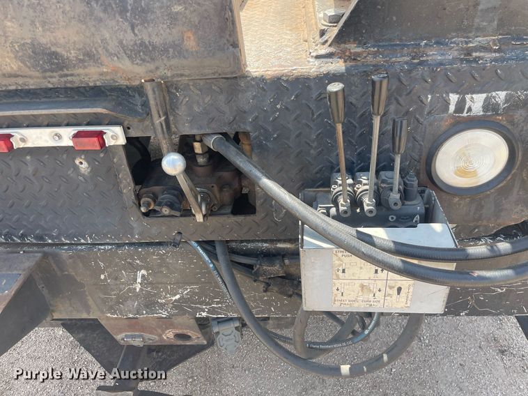 image for item NH9758 2008 Ford F650 Super Duty XL  flatbed truck