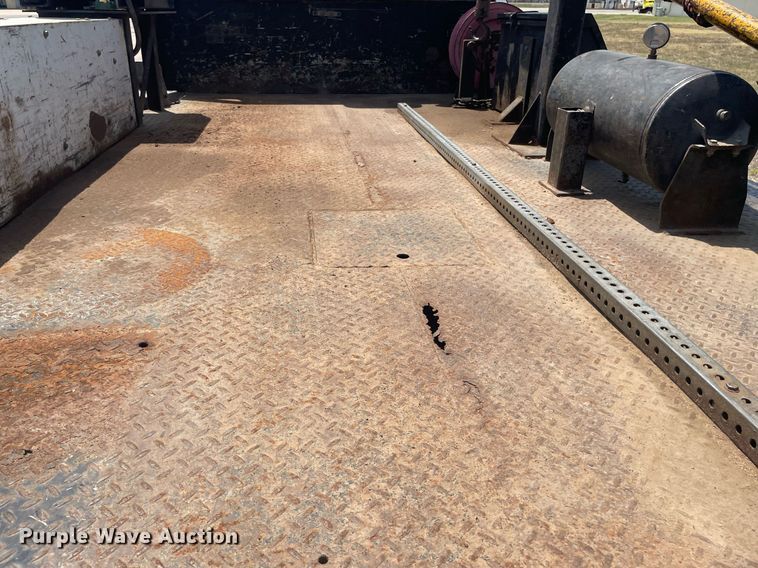 image for item NH9758 2008 Ford F650 Super Duty XL  flatbed truck