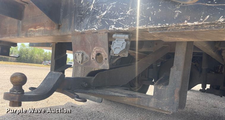 image for item NH9758 2008 Ford F650 Super Duty XL  flatbed truck