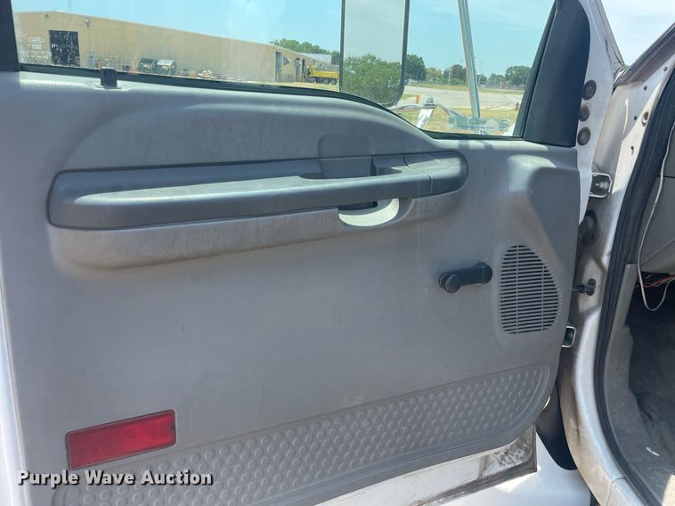 image for item NH9758 2008 Ford F650 Super Duty XL  flatbed truck