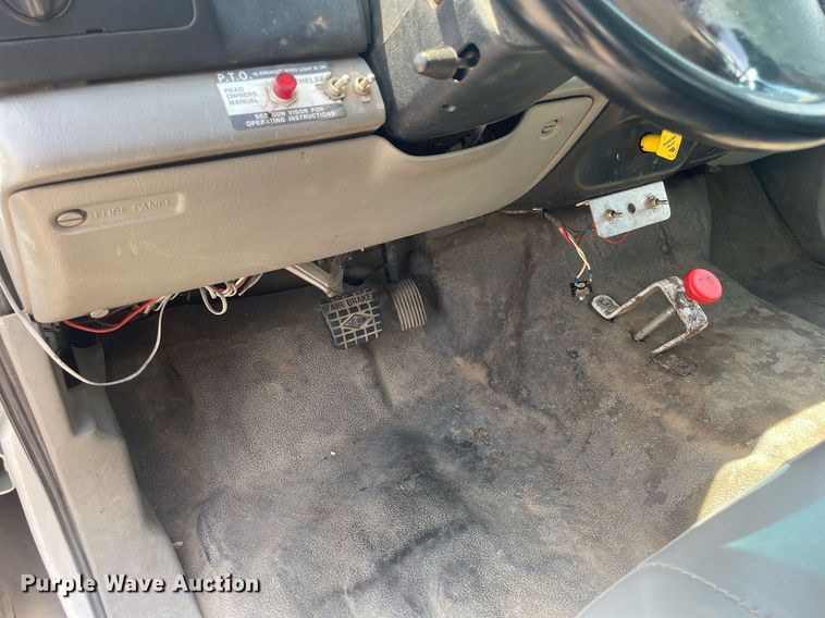 image for item NH9758 2008 Ford F650 Super Duty XL  flatbed truck