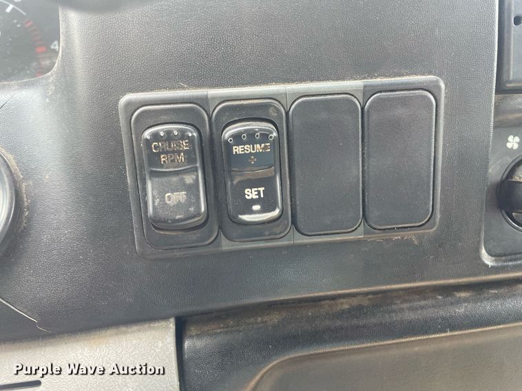 image for item NH9758 2008 Ford F650 Super Duty XL  flatbed truck