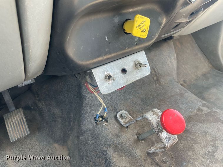 image for item NH9758 2008 Ford F650 Super Duty XL  flatbed truck