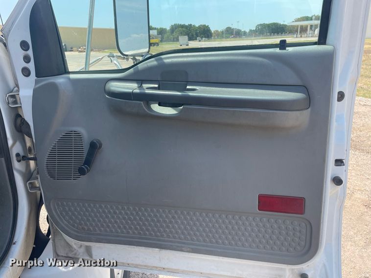 image for item NH9758 2008 Ford F650 Super Duty XL  flatbed truck