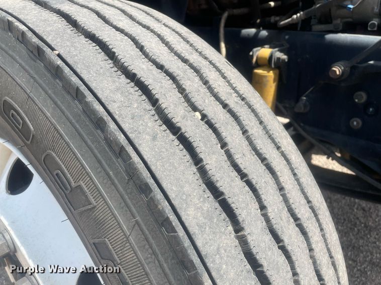 image for item NH9758 2008 Ford F650 Super Duty XL  flatbed truck