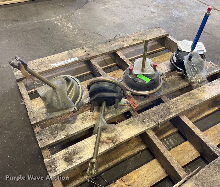 (4) air brake pods in South Hutchinson, KS Item NH9762 for sale