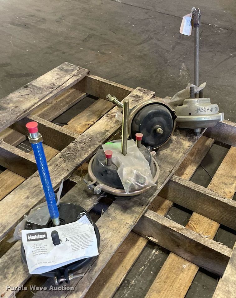 (4) air brake pods in South Hutchinson, KS Item NH9762 sold Purple Wave