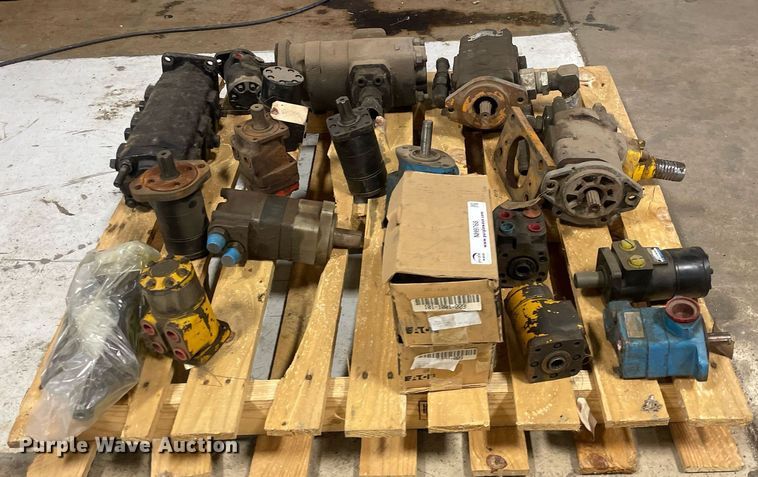 image for item NH9768 (19) hydraulic pumps